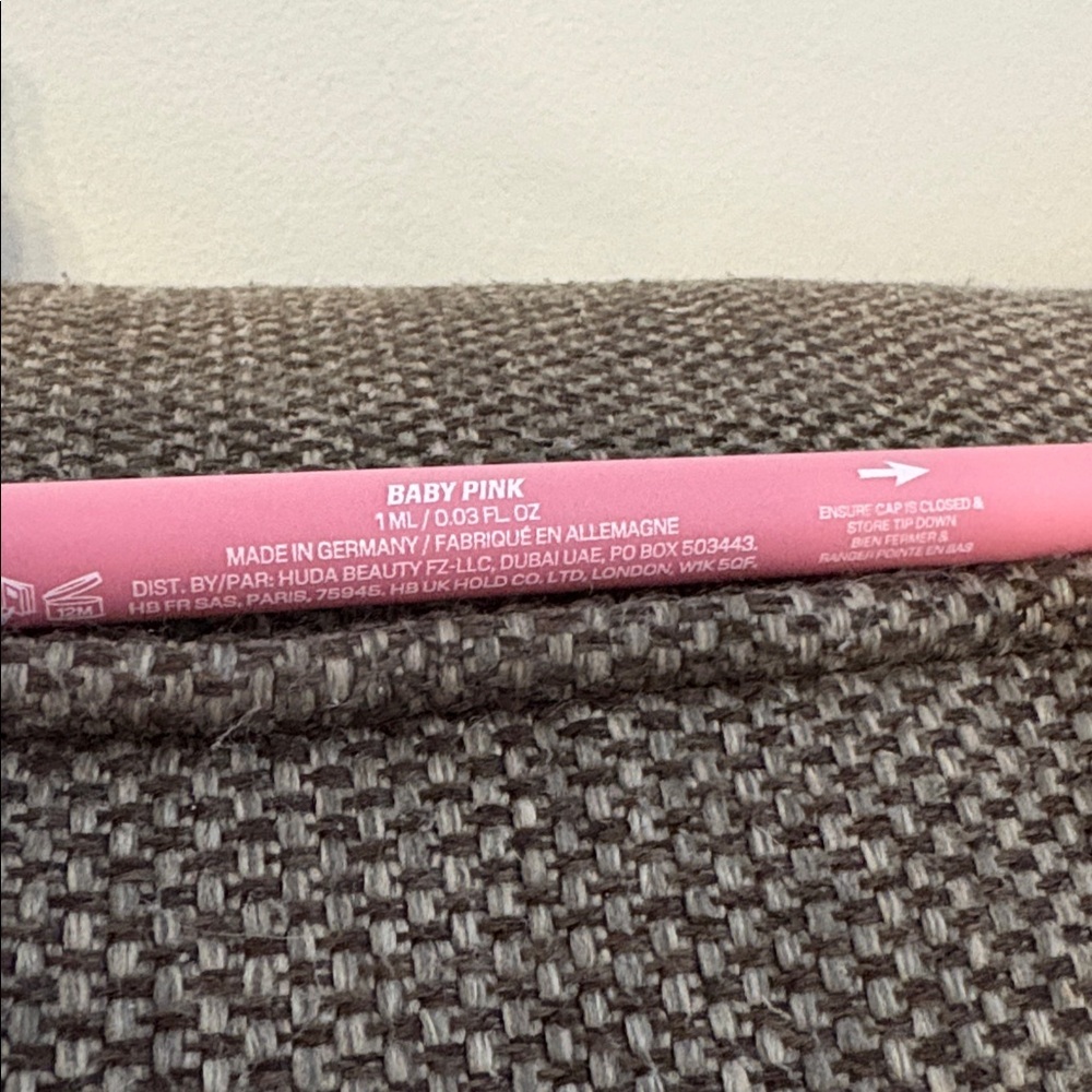 NWOT Huda Beauty Lip Contour Lip Stain for 12-Hour Wear in Baby Pink - Picture 7 of 8